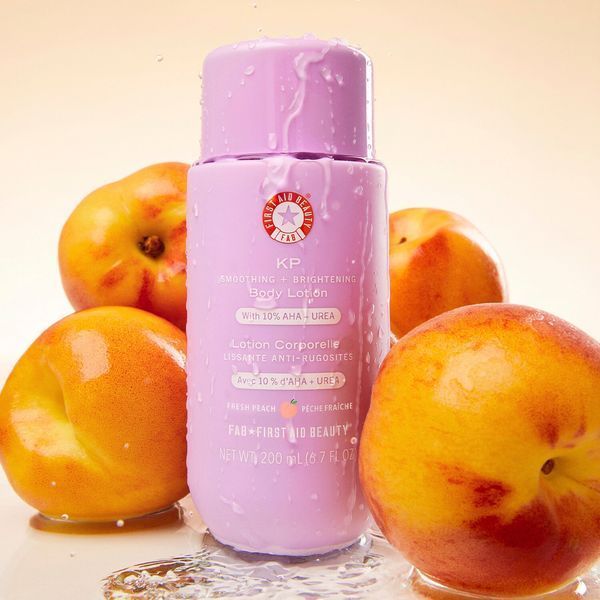 FIRST AID BEAUTY KP Розгладжуючий освітлюючий лосьйон для тіла 771014 фото